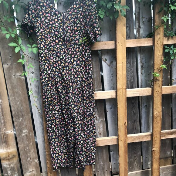 Jeffrey And Dara Romper || Summer Floral One Piece - Picture 7 of 8